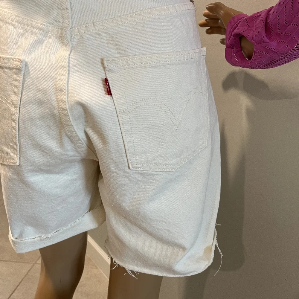 Levis these cut